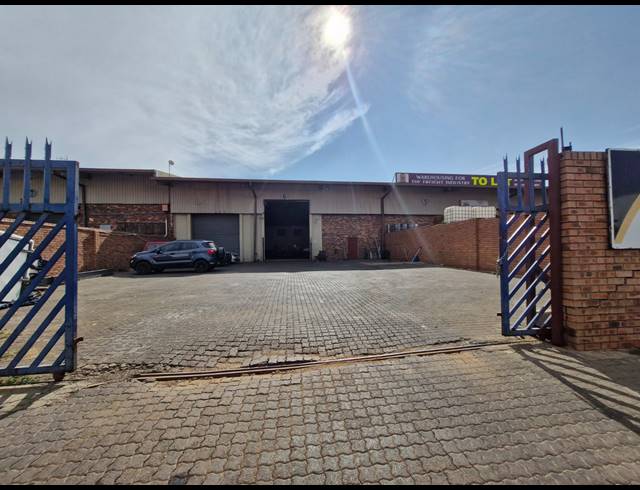 950M² FACTORY TO LET IN JET PARK